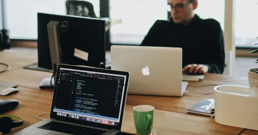Definisi Outsource Junior Programmer